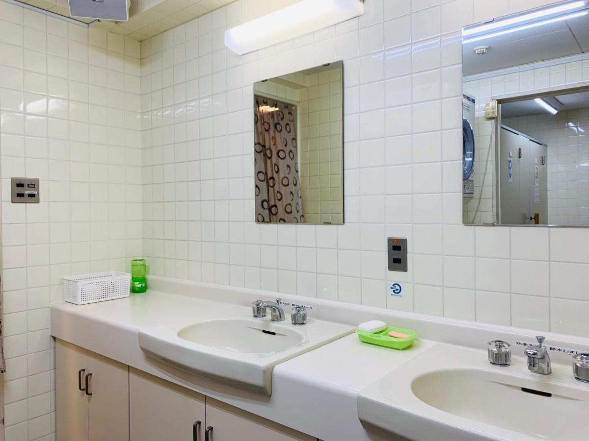 Guesthouse Shiawase Eki Fukuoka  Bagian luar foto