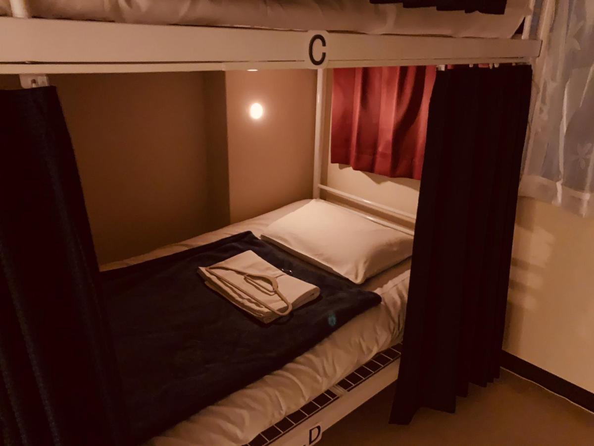 Guesthouse Shiawase Eki Fukuoka  Bagian luar foto