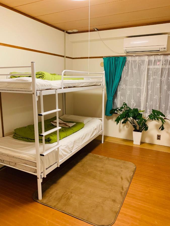 Guesthouse Shiawase Eki Fukuoka  Bagian luar foto
